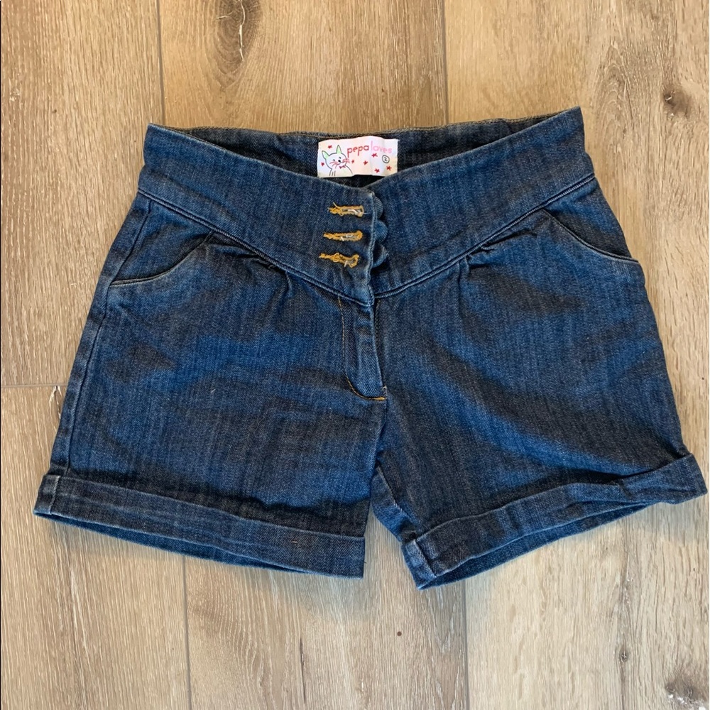 Mid waste button shorts.